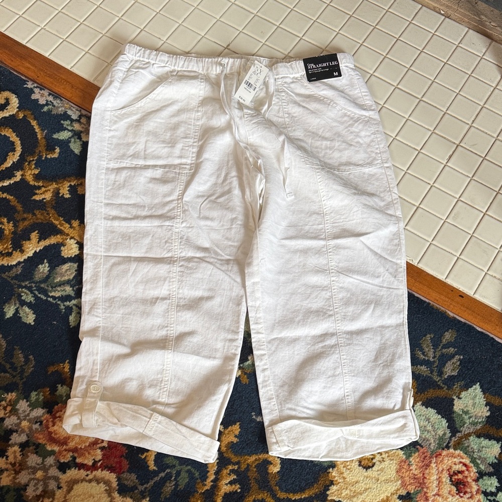 New York & Company White Linen Crop Straight leg pants.‎ NWT. Retail 36.95